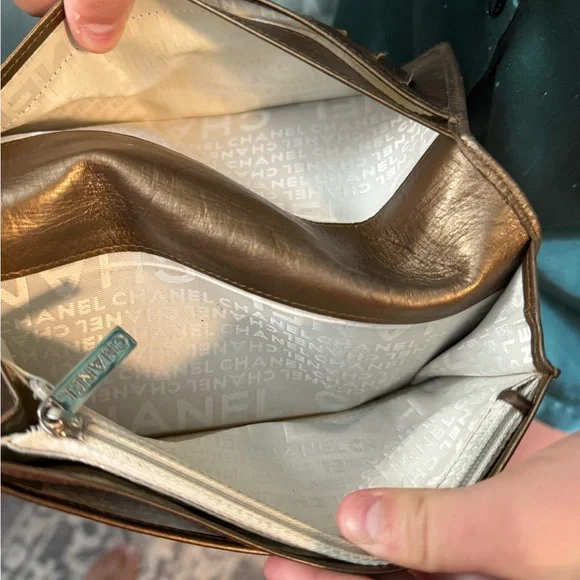 CHANEL Quilted Metallic Leather Wallet - Picture 5 of 5